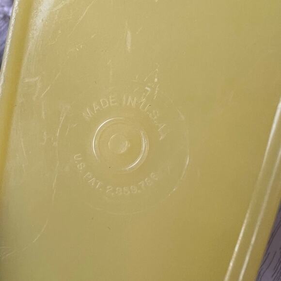 Vintage Yellow Tupperware 1 Quart Pitcher 792-7 - Picture 7 of 12